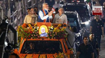 PM Modi Holds Mega Roadshow in Patna Ahead of Elections news in hindi