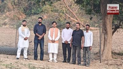 Land mafia in Mirzapur are selling illegal plots and farmhouses by cutting down mountains and forests.