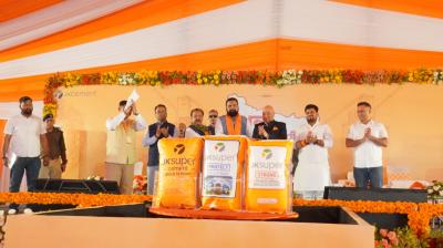 उप मुख्यमंत्री श्री सम्राट चौधरी तथा माननीय मंत्री, उद्योग विभाग, बिहार सरकार, डॉ. दिलीप कुमार जायसवाल के कर-कमलों द्वारा JK Cement Ltd. की बक्सर ग्राइंडिंग यूनिट का लोकार्पण तथा SLMG Beverages Pvt. Ltd. की अत्याधुनिक बेवरेज उत्पादन इकाई का भव्य शुभारंभ किया गया।