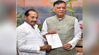 Former minister Dara Singh Chauhan who resigned from SP joins BJP (फोटो साभार-pti)