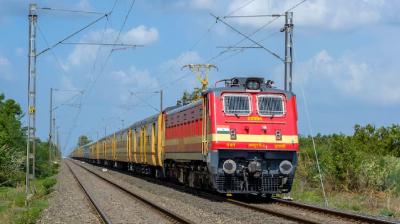 Many Airports Closed, Northern Railway Run Many Special Trains News In Hindi