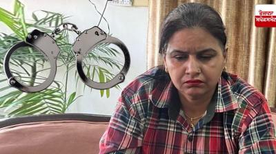Fake woman police inspector arrested in Amritsar News In Hindi