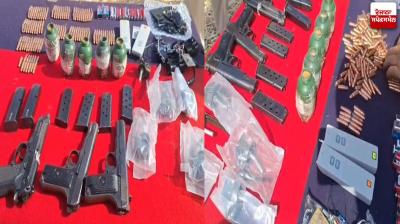 BSF recovered Pakistani Smugglers weapon near border  News In Hindi