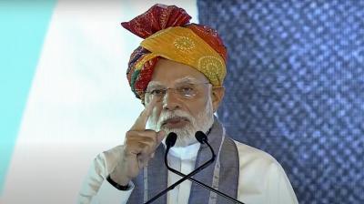 PM Modi targets Congress over Waqf Act  Latest News In Hindi