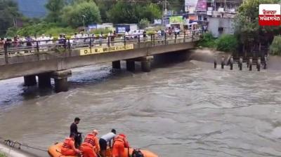 Two friends missing after drowning in Lohara canal in Mandi News in hindi