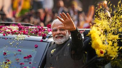 PM Modi did a big roadshow in Karnataka (फाइल फोटो)