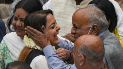 Delhi: AAP's Shaili Oberoi defeats BJP's Rekha Gupta in mayoral election