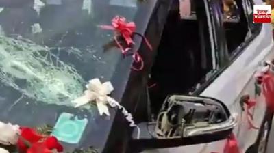 car of groom arriving with the wedding procession attacked news in hindi