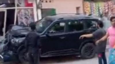 Scorpio collided with a car and a scooter in Dadumajra Colony news in hindi