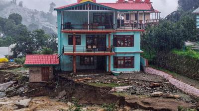 Heavy rain and devastation continues in Himachal Pradesh News In Hindi