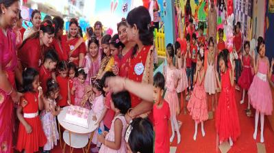 On Mother's Day, children brought mother's love on stage Patna News In Hindi