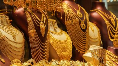 Gold prices continue to rise in India, gold reaches Rs 99,800 news in hindi